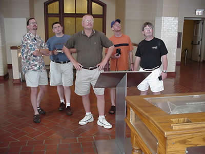 cats_in_ellis_hall.jpg 18.8K