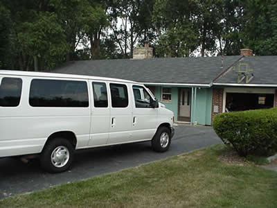 van_at_frankos.jpg 20.7K